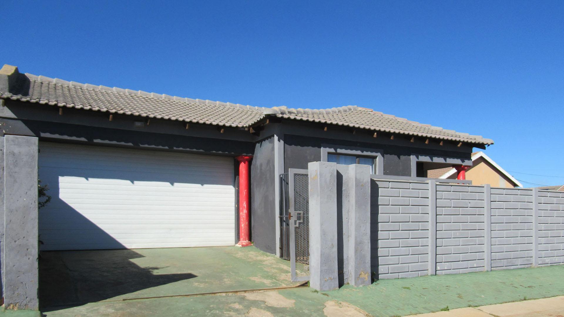 Front View of property in Savanna City