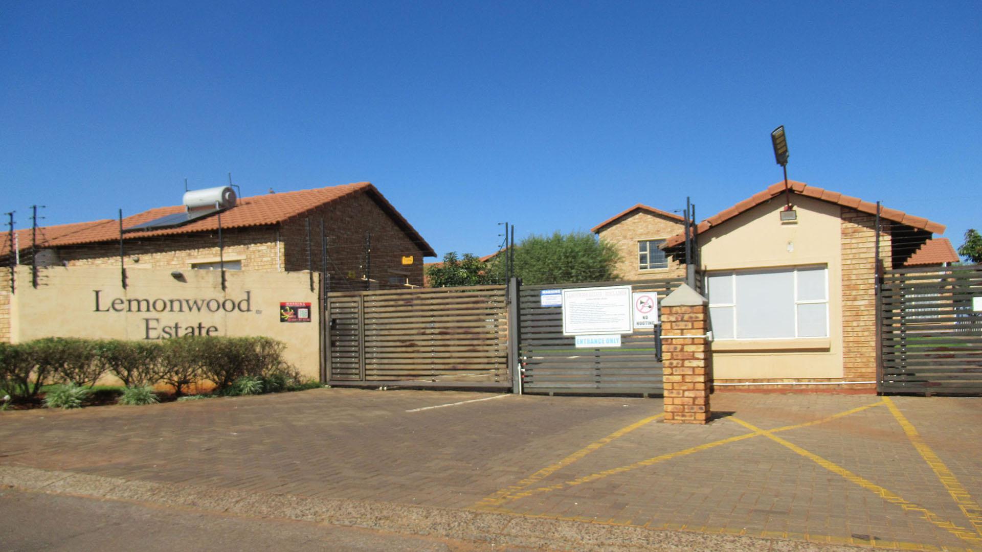 Front View of property in Dawn Park