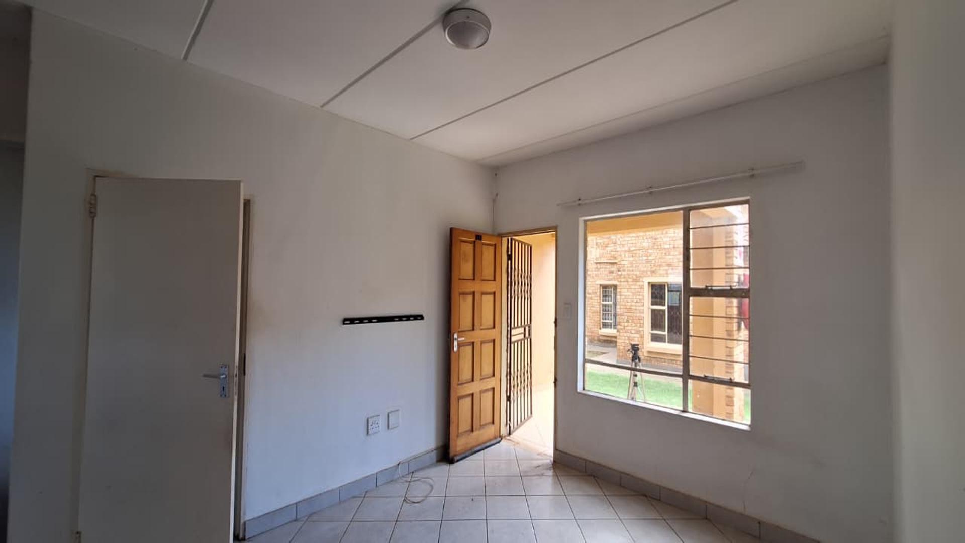 Lounges - 15 square meters of property in Dawn Park