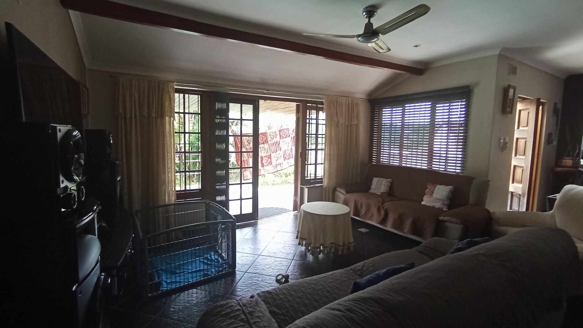 Lounges of property in Glen Hills