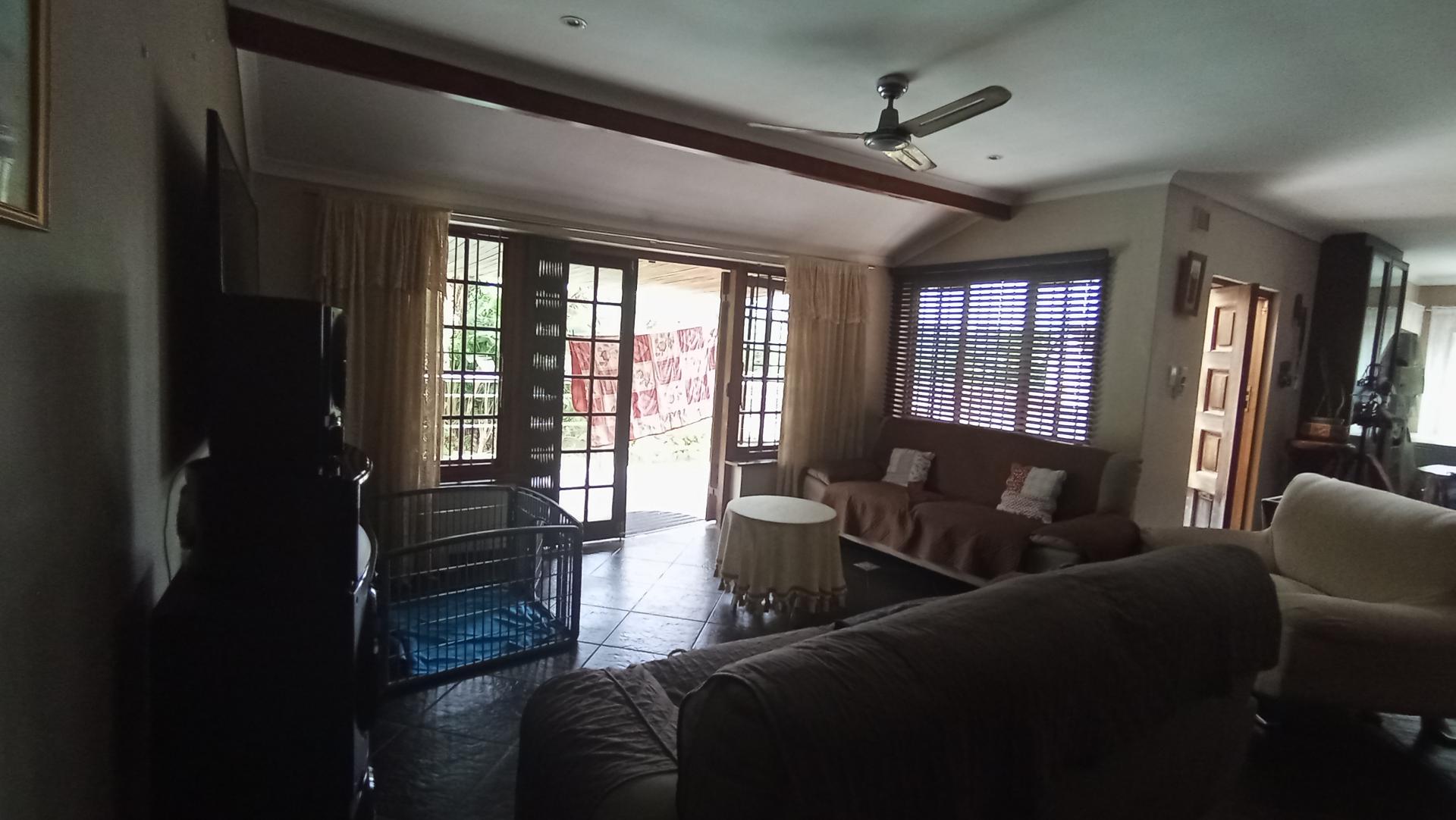 Lounges of property in Glen Hills