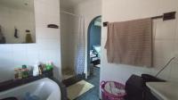 Main Bathroom of property in Glen Hills