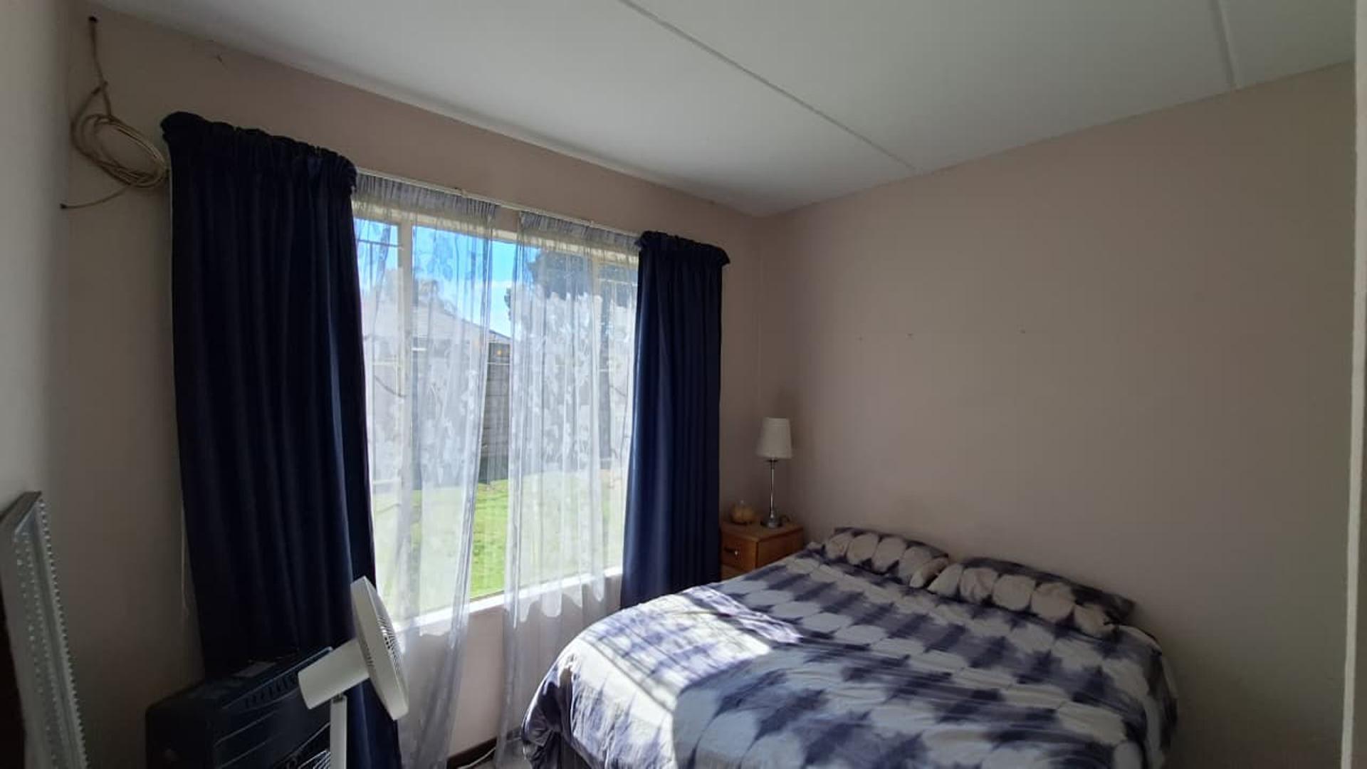 Bed Room 1 - 13 square meters of property in Beyers Park