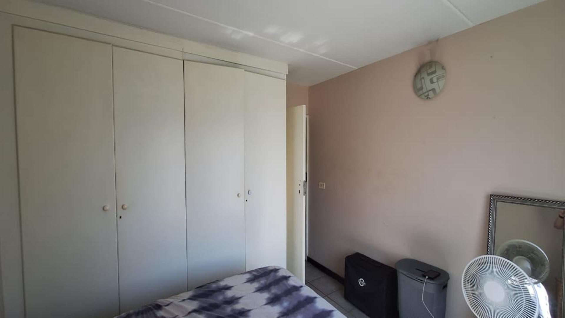 Bed Room 1 - 13 square meters of property in Beyers Park