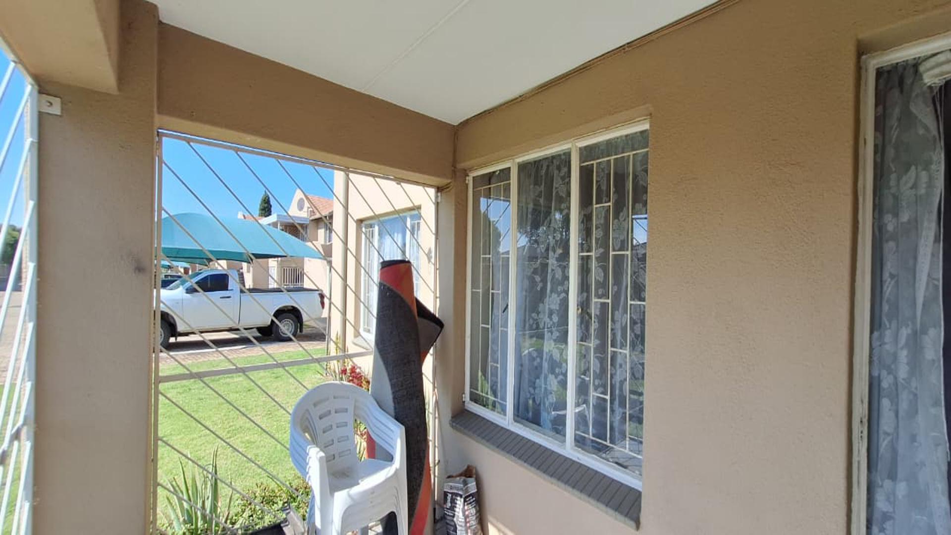 Patio - 6 square meters of property in Beyers Park