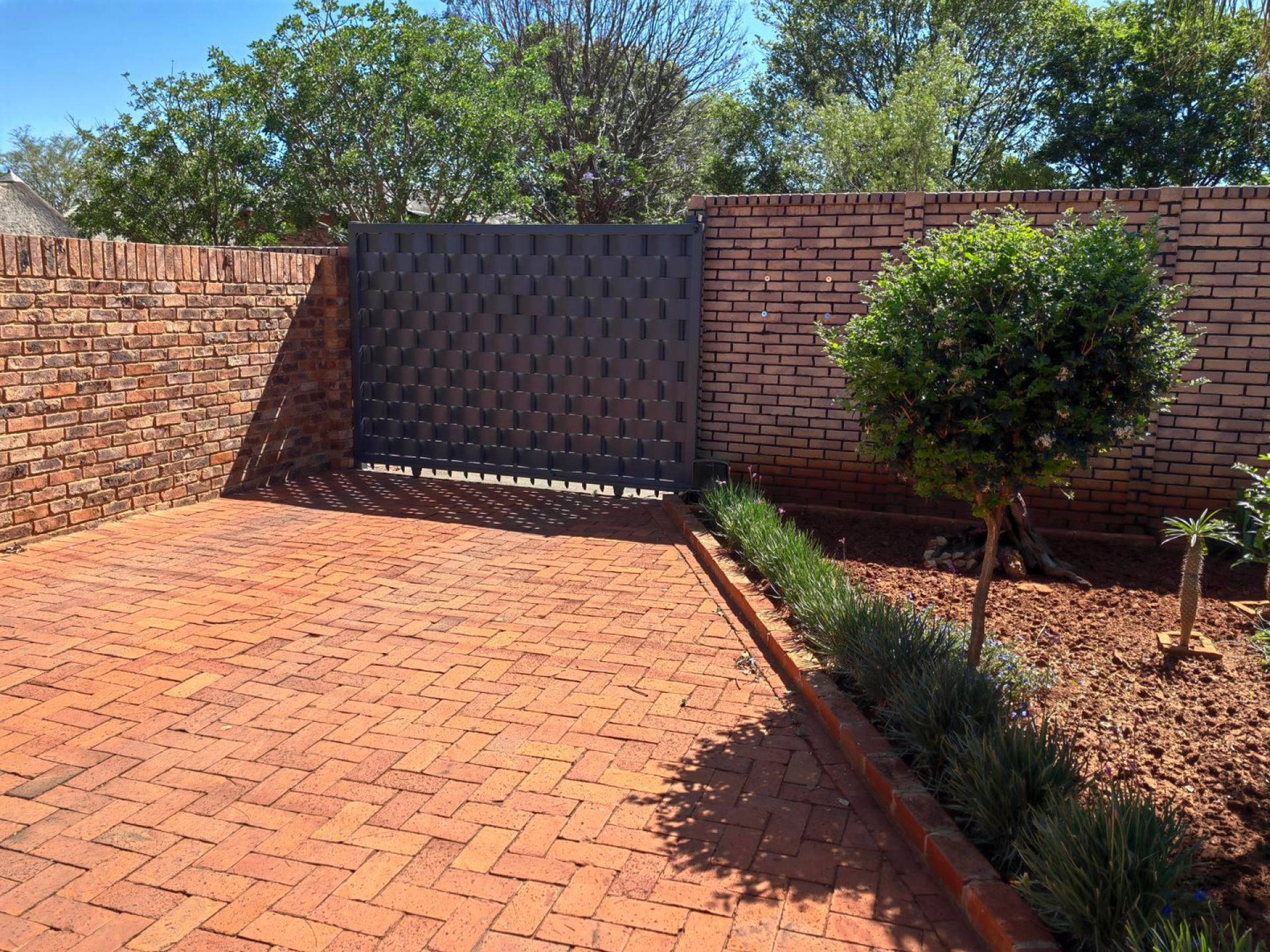  of property in Montana Tuine