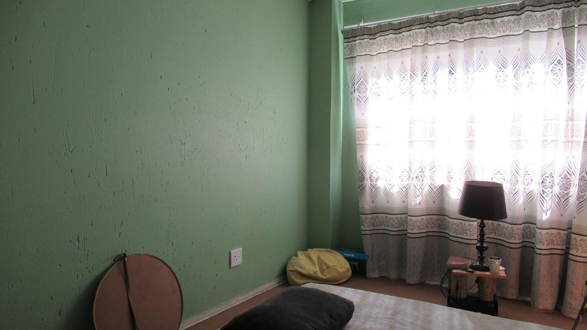 Bed Room 1 - 17 square meters of property in Klippoortje