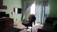 Lounges - 19 square meters of property in Klippoortje