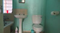 Bathroom 1 - 5 square meters of property in Klippoortje