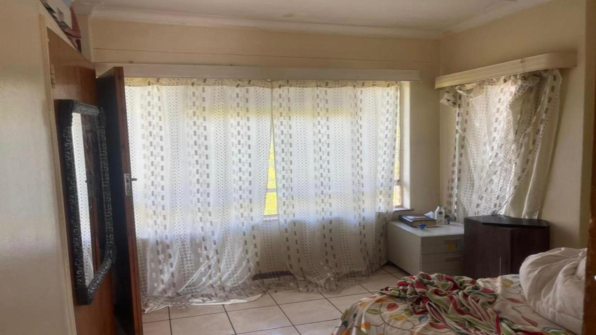 Bed Room 1 of property in Mafikeng