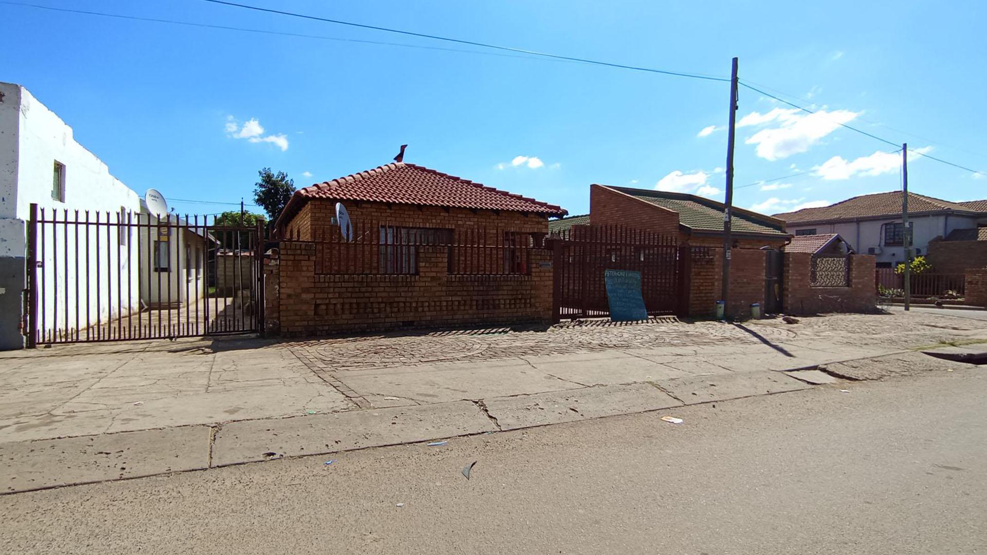Front View of property in Nellmapius