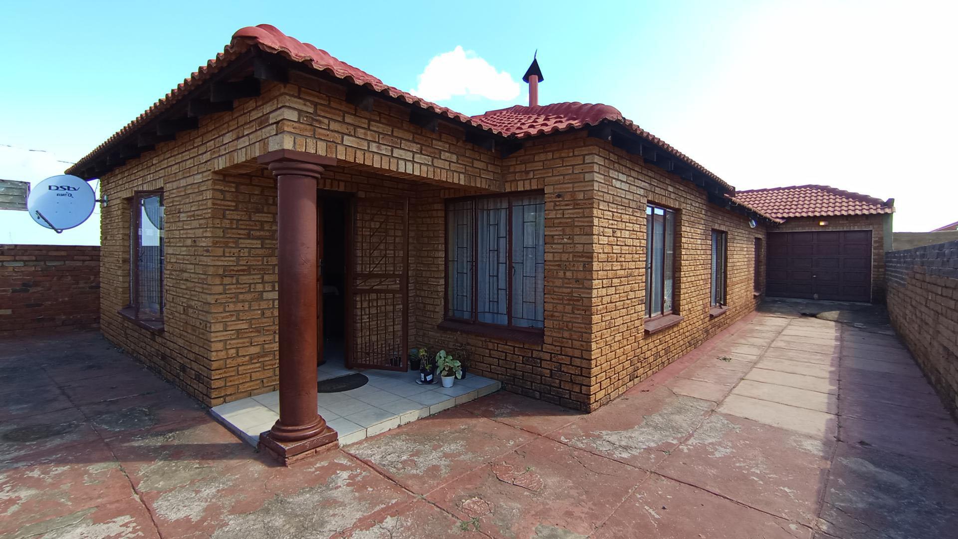 Front View of property in Nellmapius