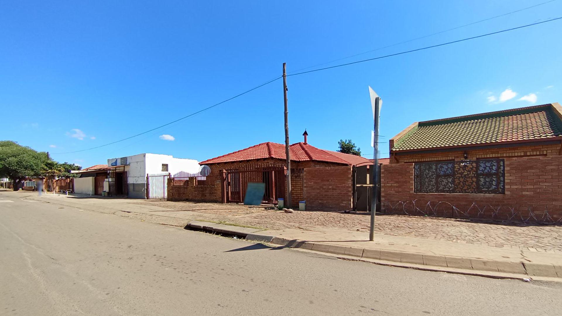 Front View of property in Nellmapius