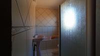 Main Bathroom - 5 square meters of property in Nellmapius
