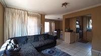 Lounges - 14 square meters of property in Nellmapius