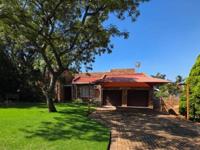 4 Bedroom House for Sale For Sale in Geelhoutpark - MR711361