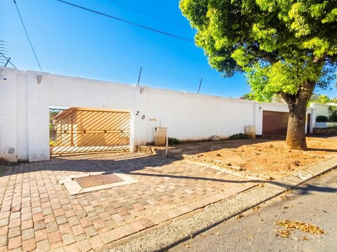 4 Bedroom House for Sale For Sale in Oakdene - MR711368