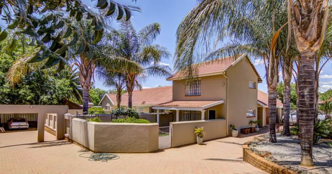 5 Bedroom House for Sale For Sale in Glen Marais - MR711418