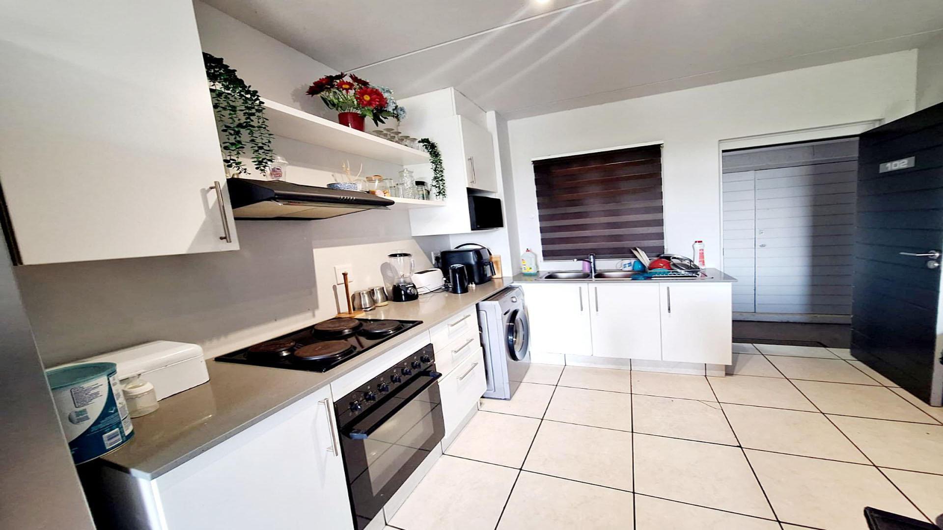 Kitchen of property in Ballitoville