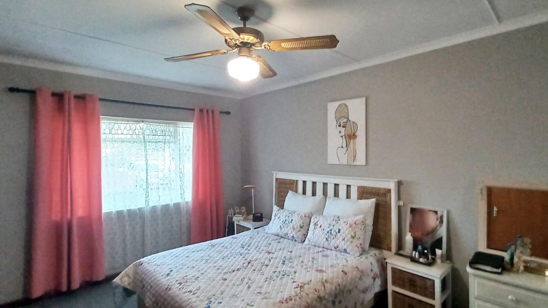 Bed Room 3 of property in Amalinda