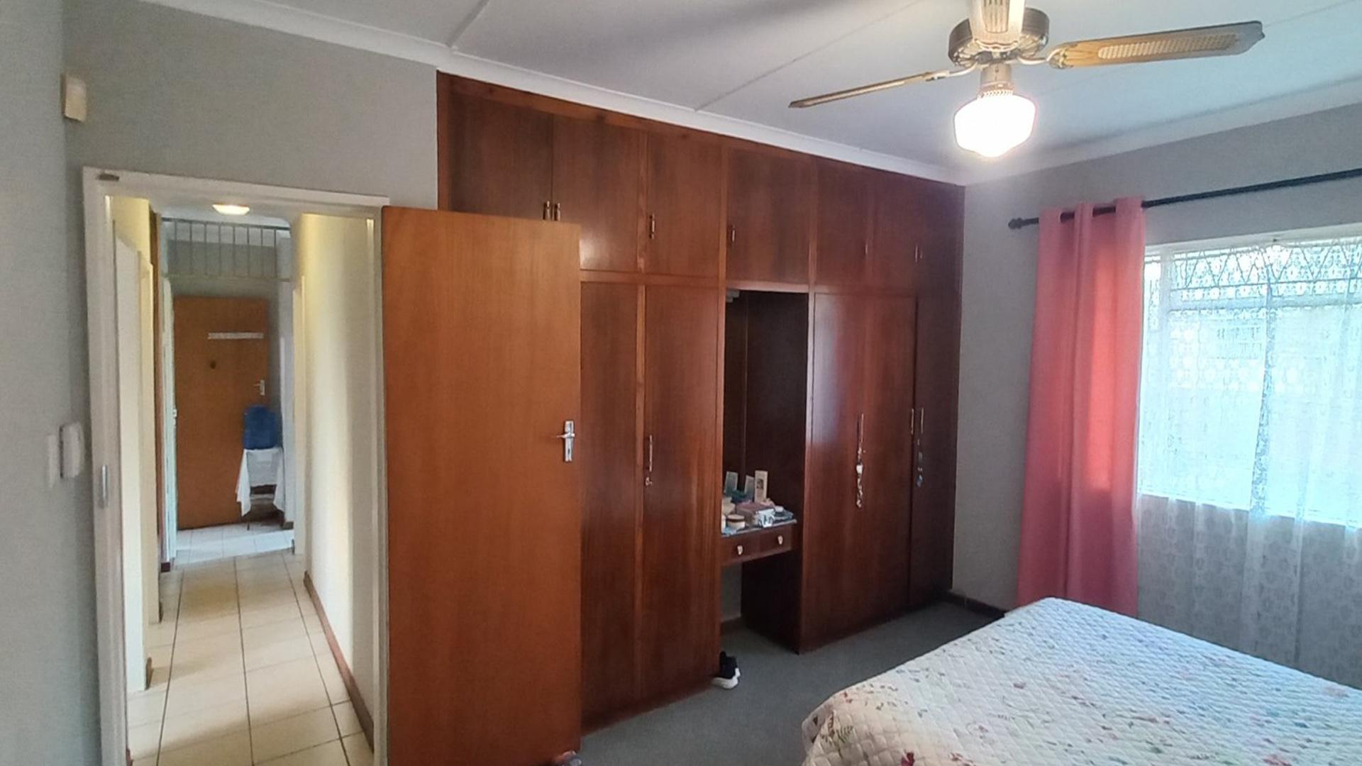 Bed Room 3 of property in Amalinda