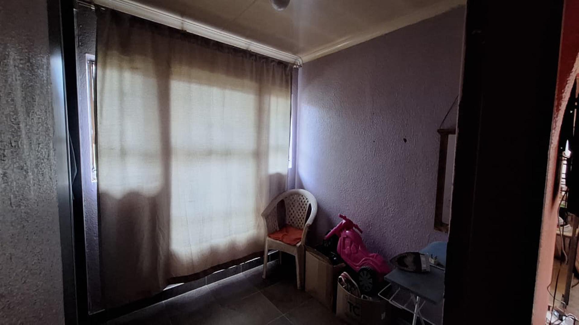 Bed Room 1 - 8 square meters of property in Kagiso