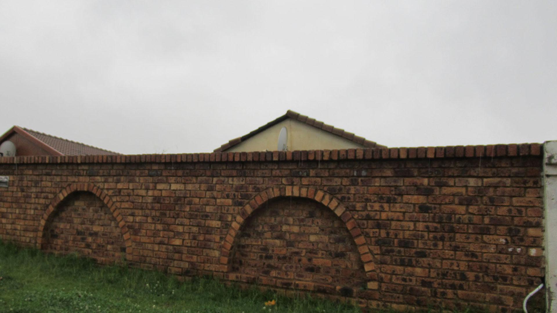 Front View of property in Windmill Park