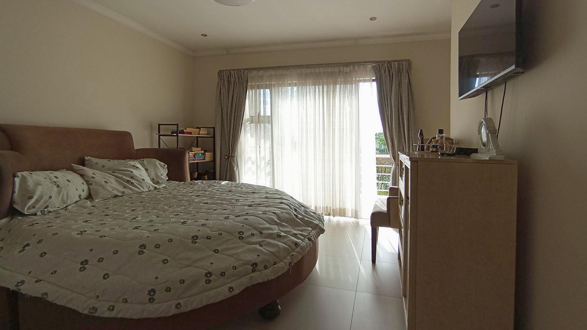 Main Bedroom - 18 square meters of property in Derdepoortpark