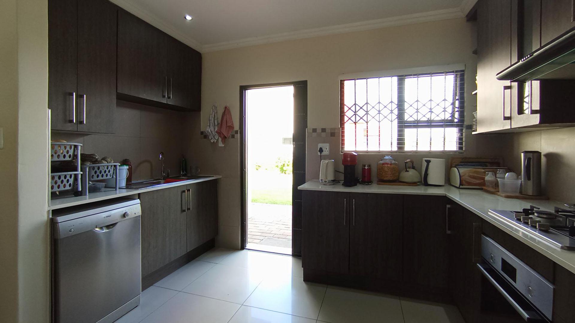 Kitchen - 8 square meters of property in Derdepoortpark