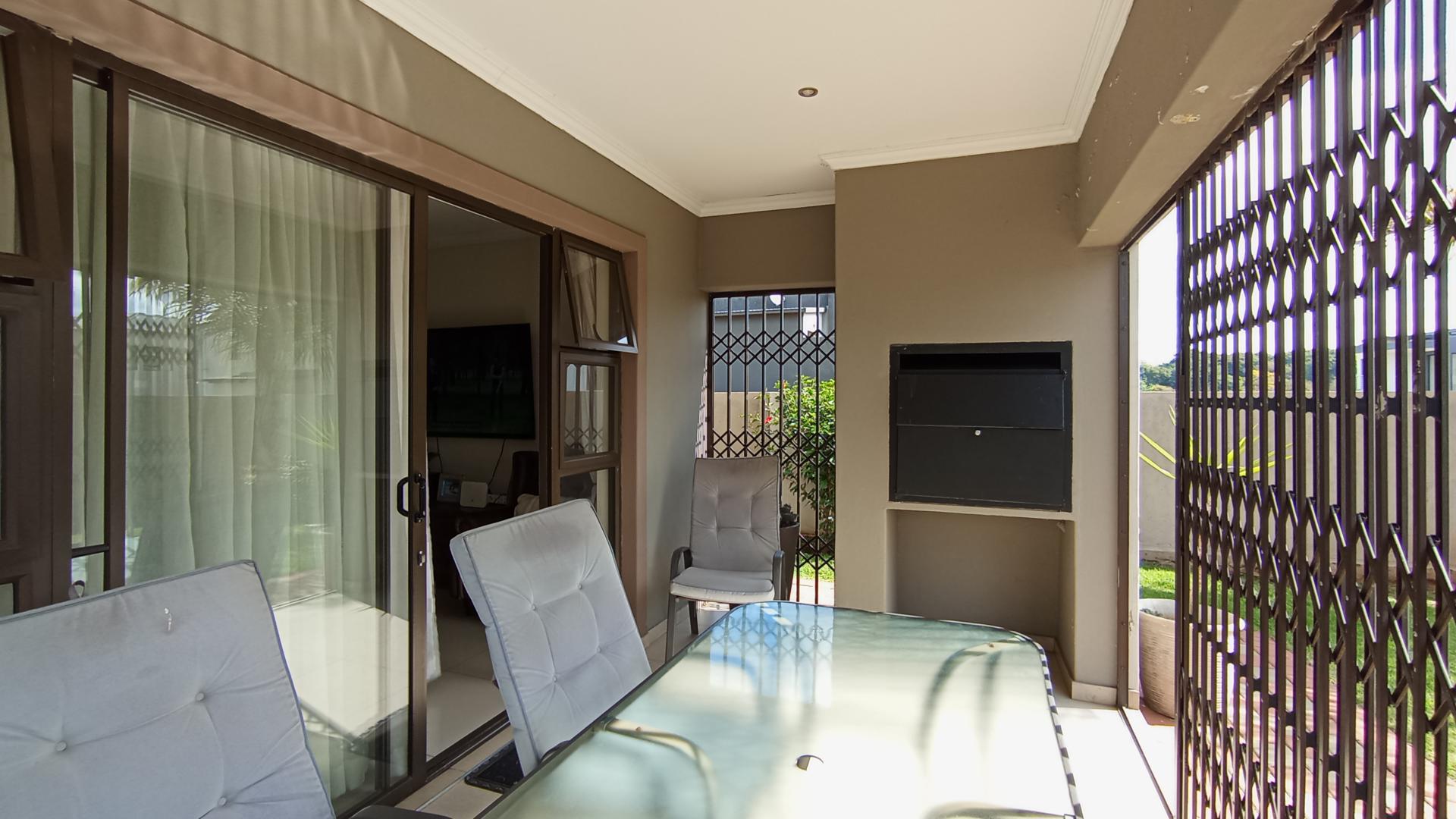 Patio - 12 square meters of property in Derdepoortpark