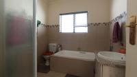 Main Bathroom - 6 square meters of property in Derdepoortpark