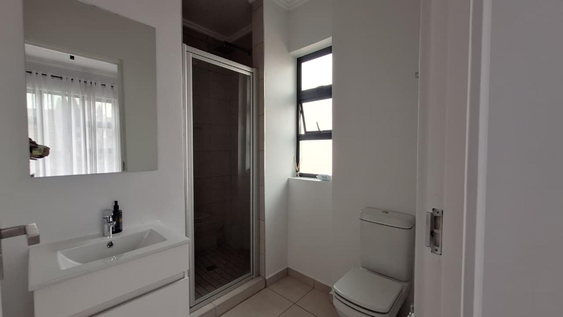 Bathroom 2 - 6 square meters of property in Broadacres