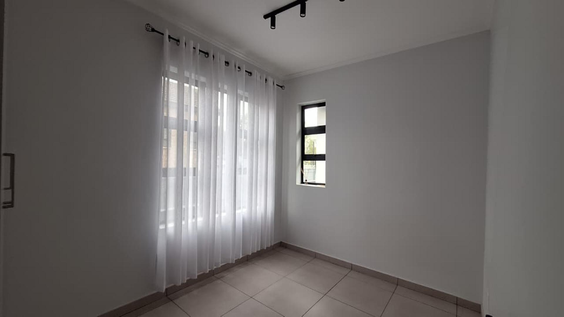 Bed Room 2 - 12 square meters of property in Broadacres