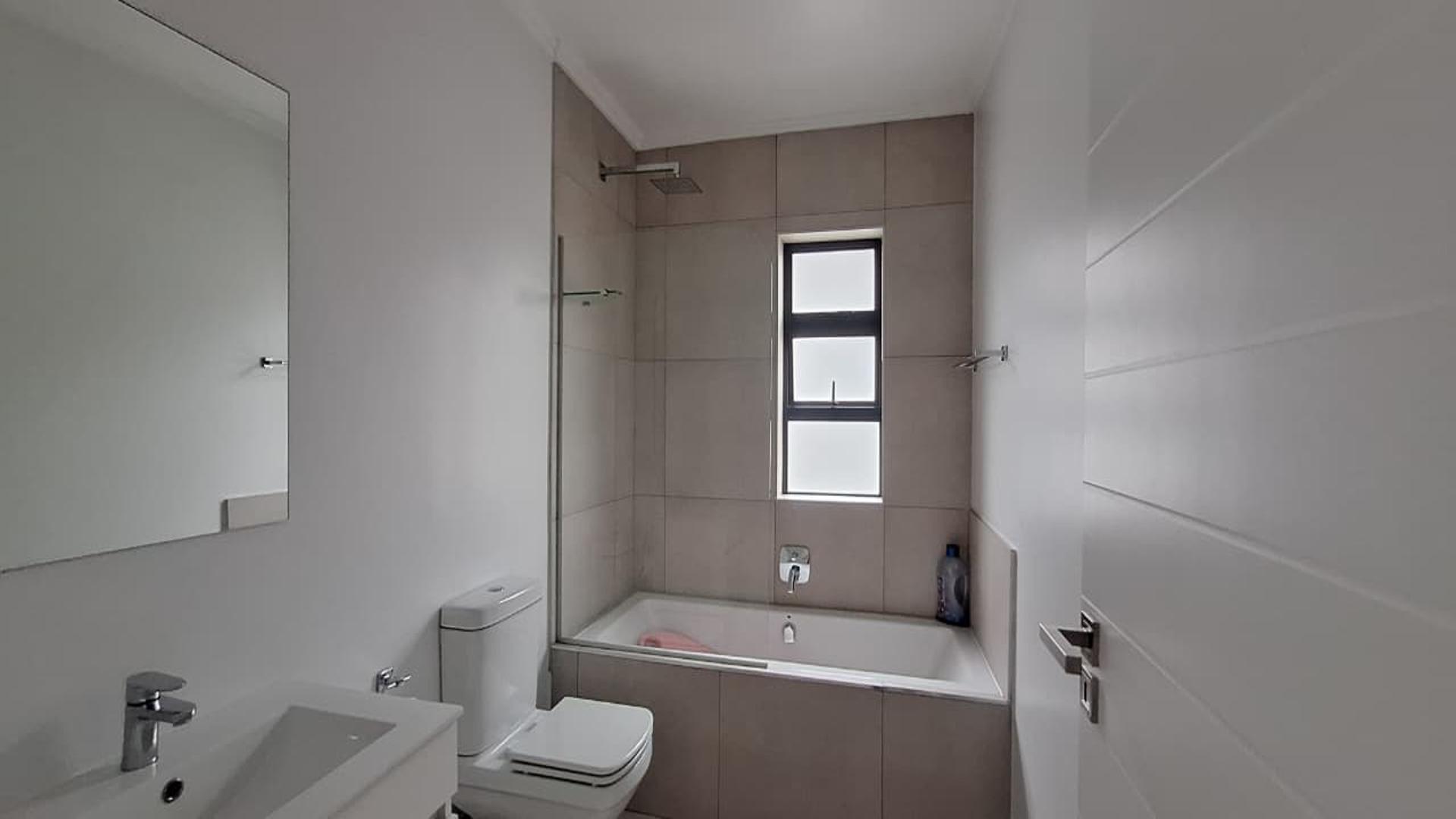Bathroom 1 - 6 square meters of property in Broadacres