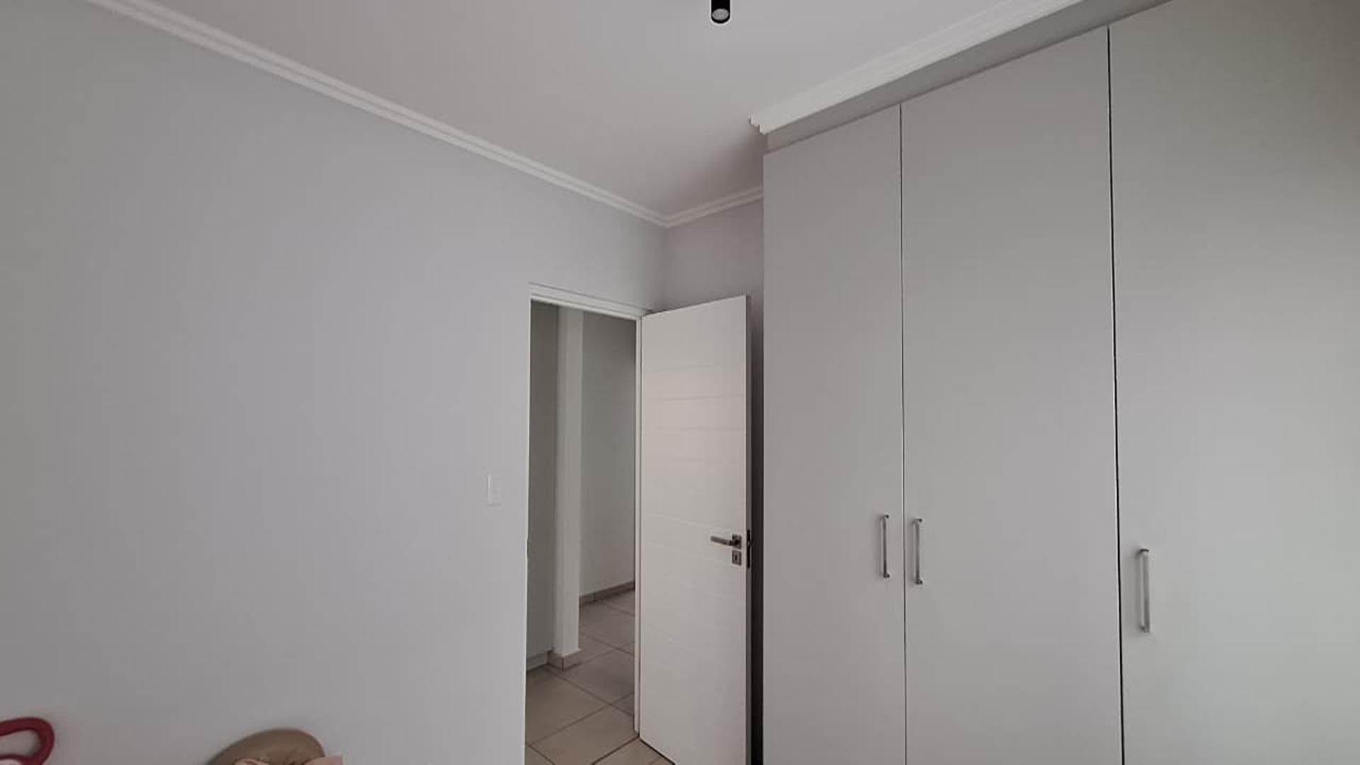 Bed Room 1 - 9 square meters of property in Broadacres