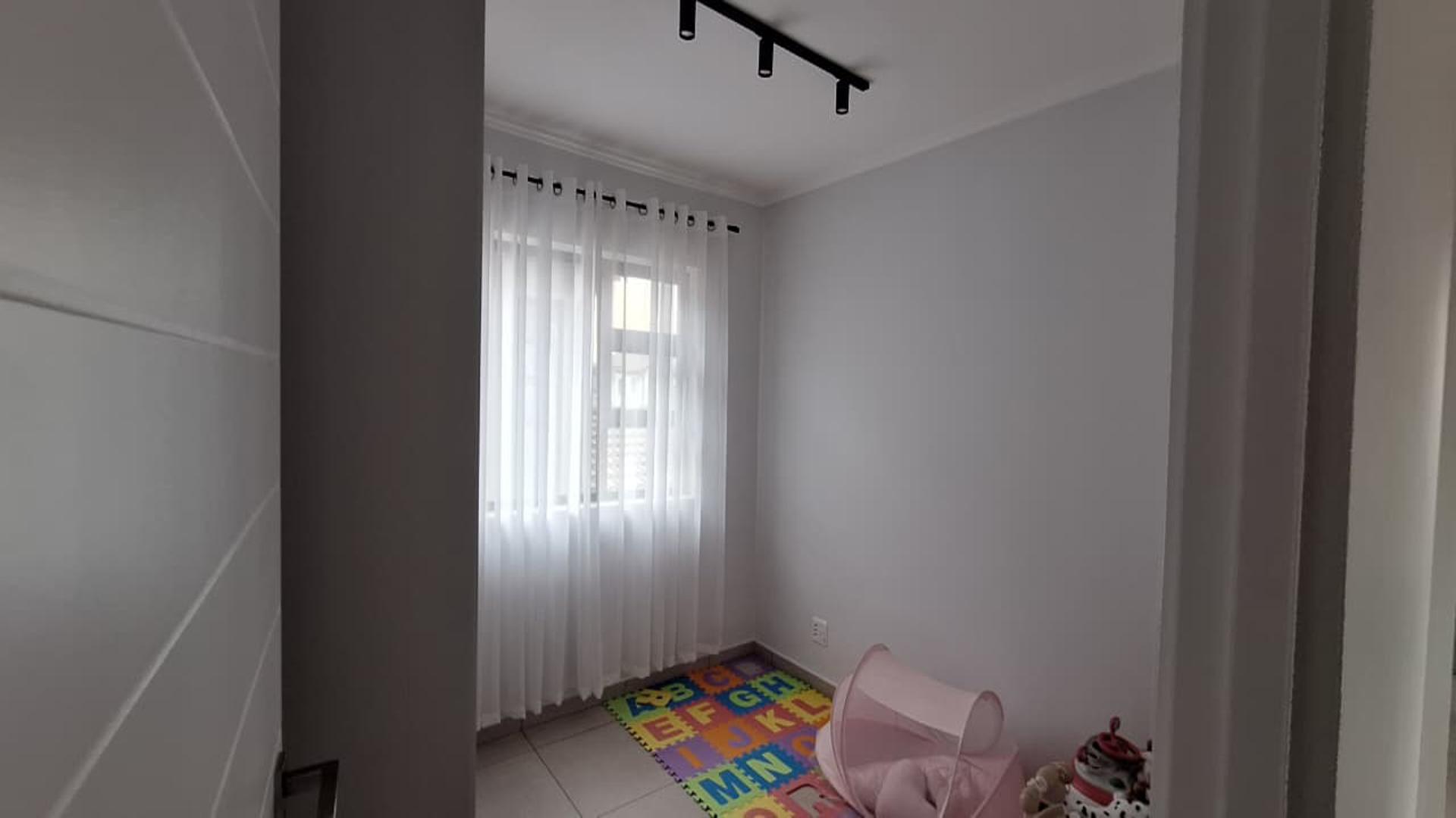 Bed Room 1 - 9 square meters of property in Broadacres