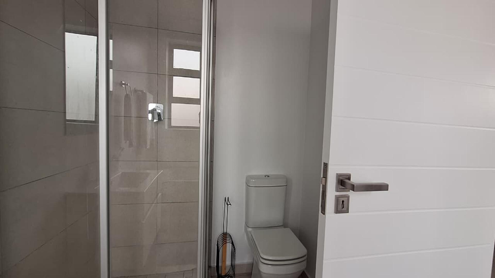 Main Bathroom - 8 square meters of property in Broadacres