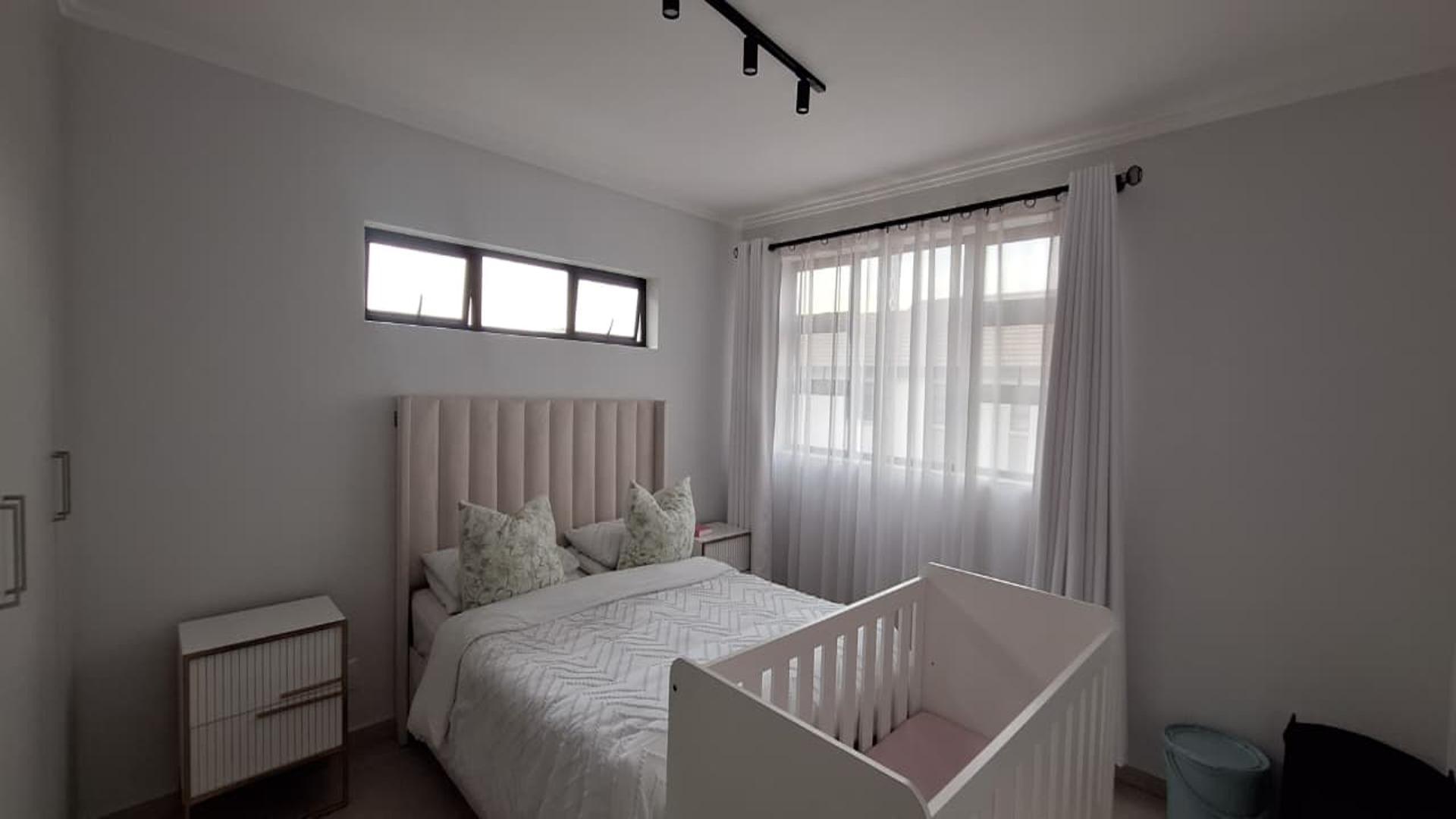 Main Bedroom - 15 square meters of property in Broadacres