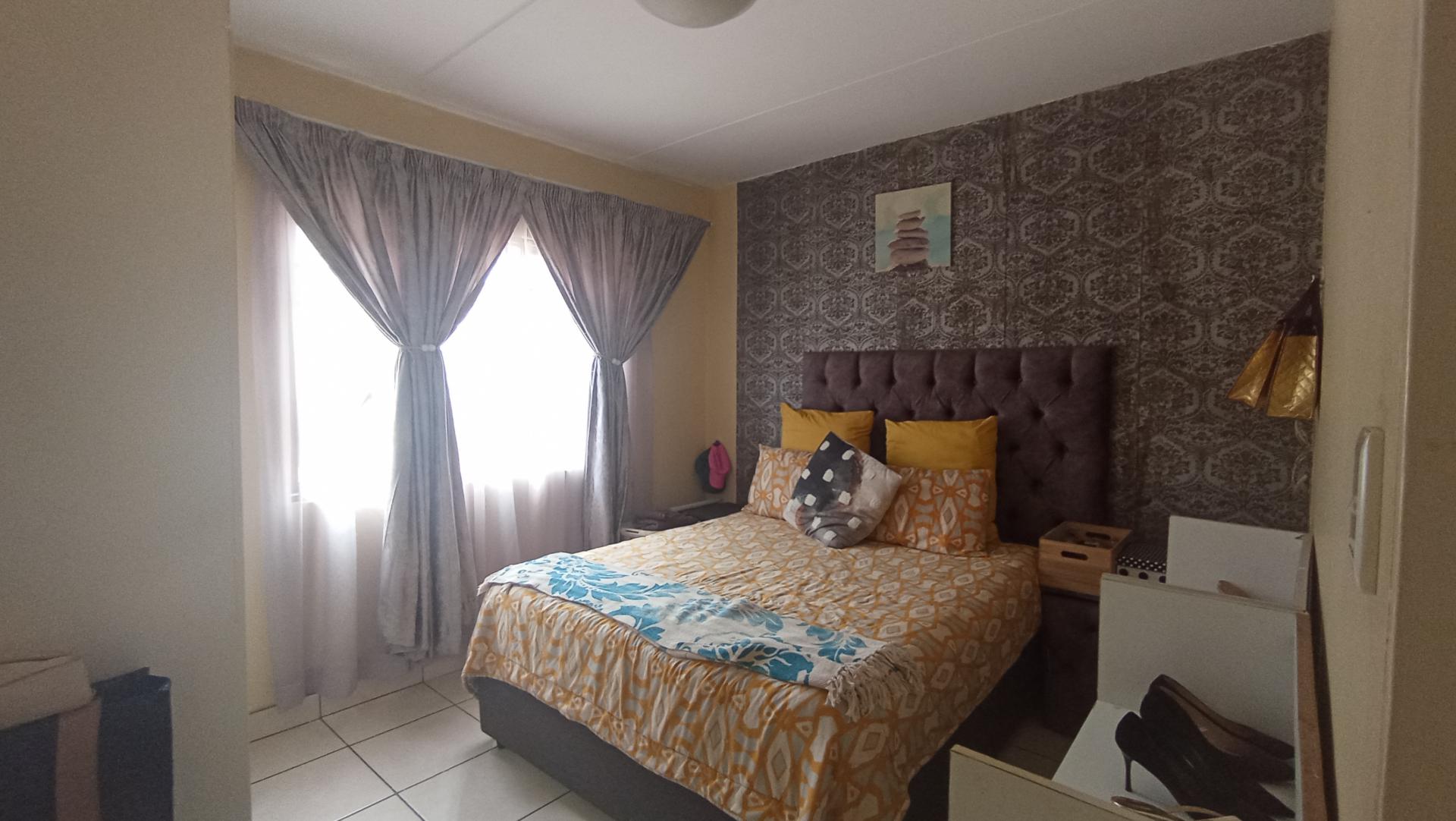 Bed Room 1 - 11 square meters of property in Sea View 