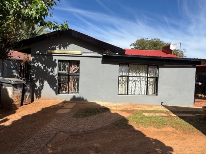 4 Bedroom House for Sale For Sale in Bosmont - MR711499