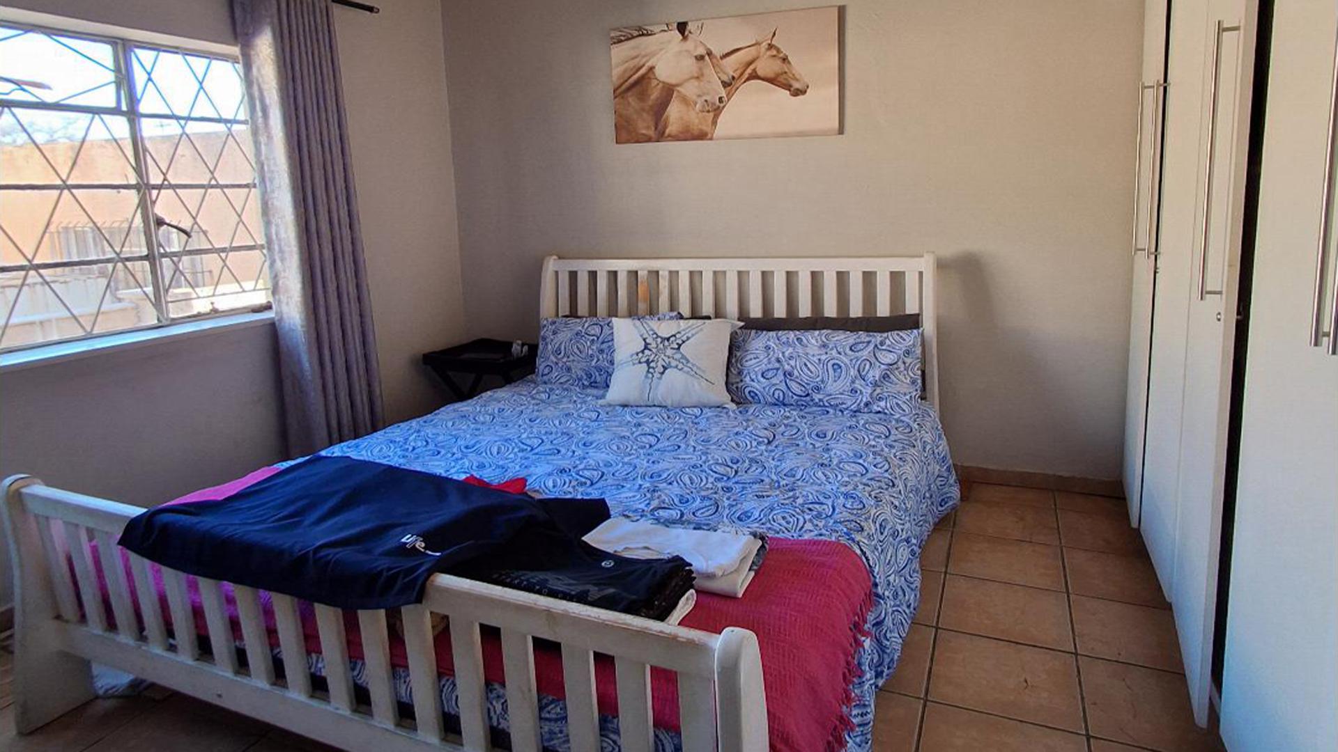 Bed Room 1 of property in Rosettenville