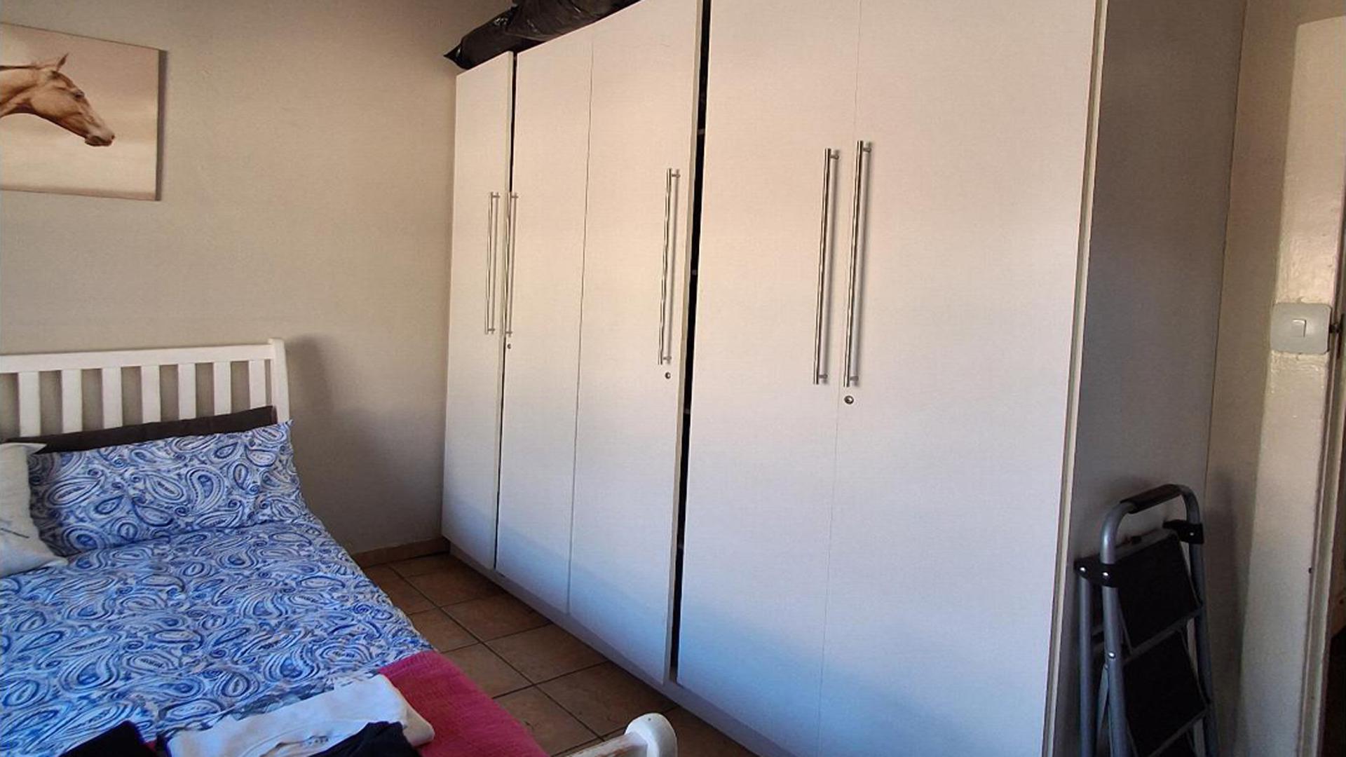 Bed Room 1 of property in Rosettenville