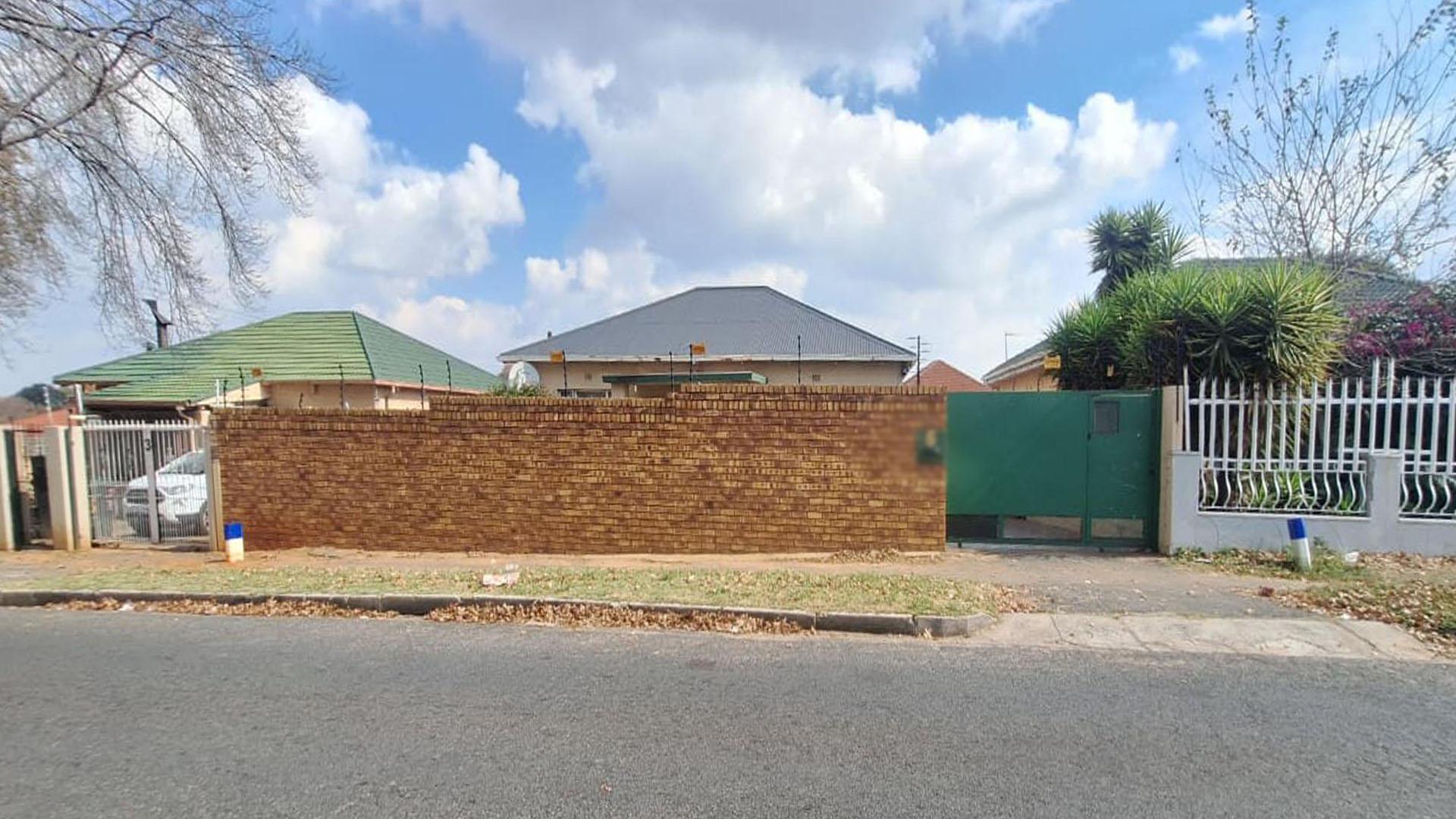 Front View of property in Rosettenville