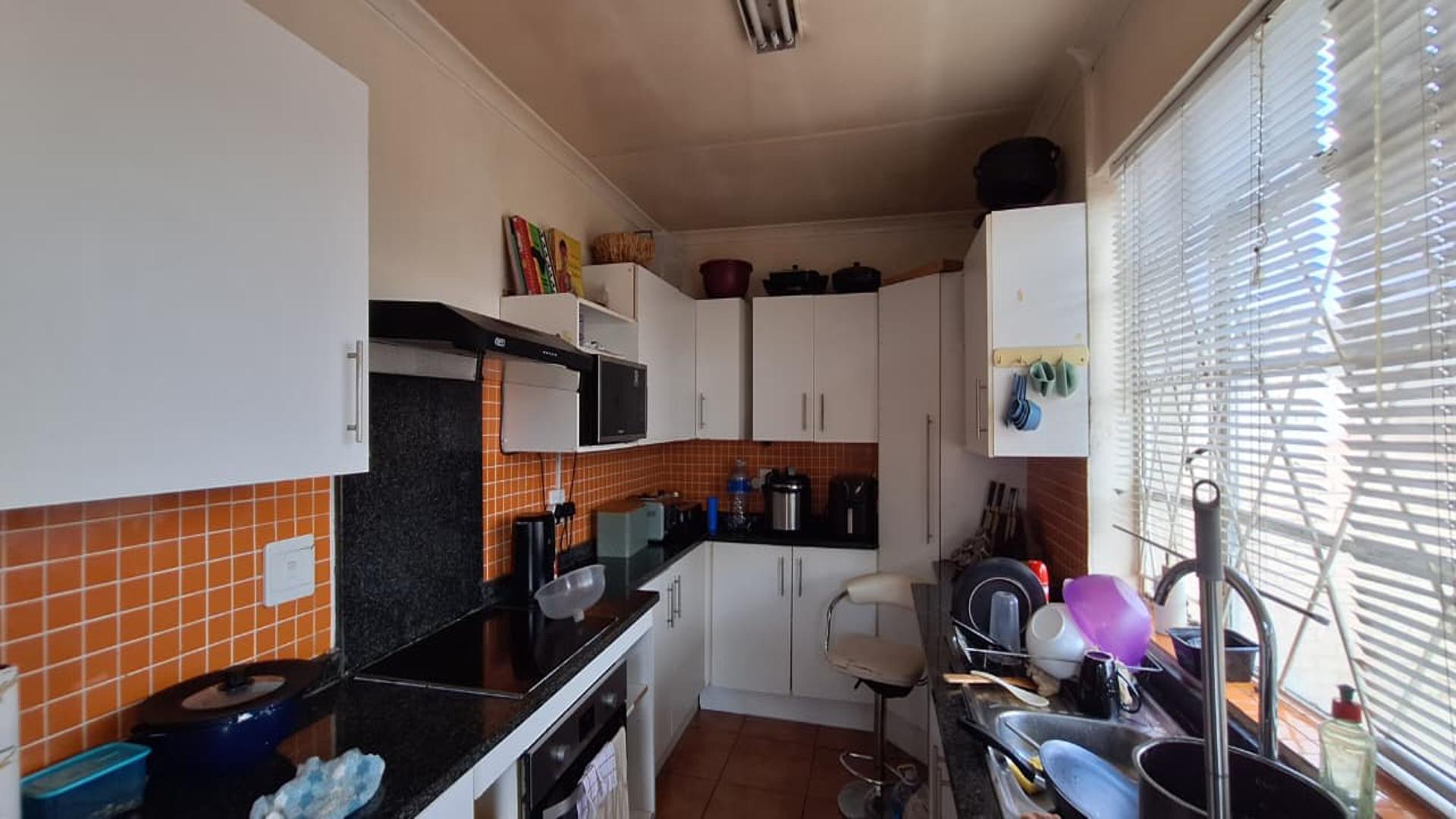 Kitchen - 15 square meters of property in Rosettenville