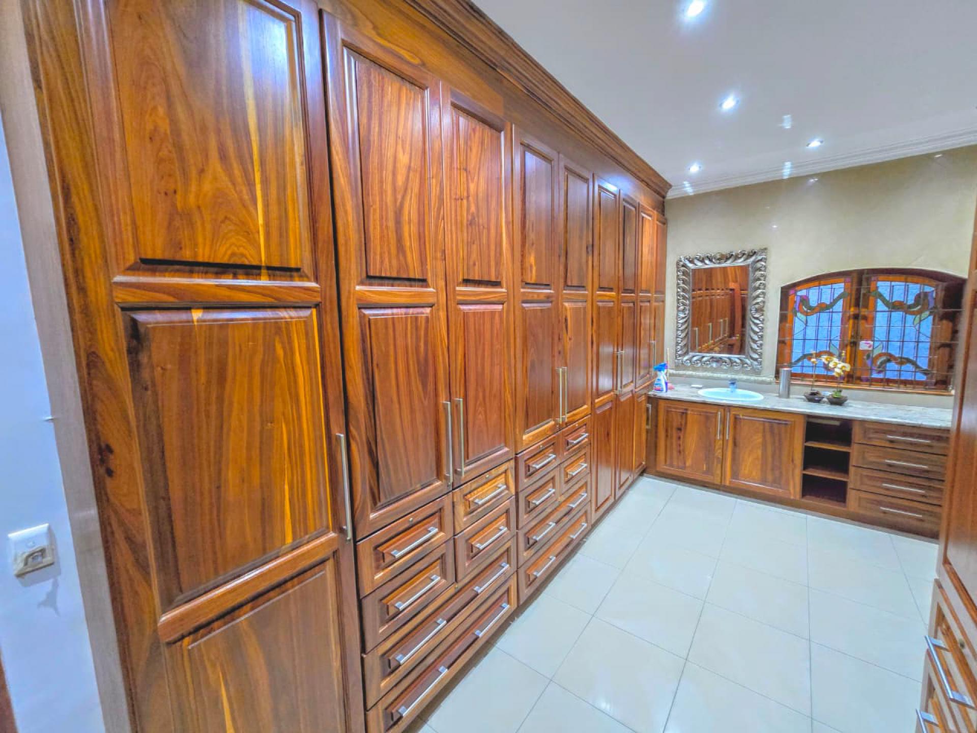  of property in Magalieskruin