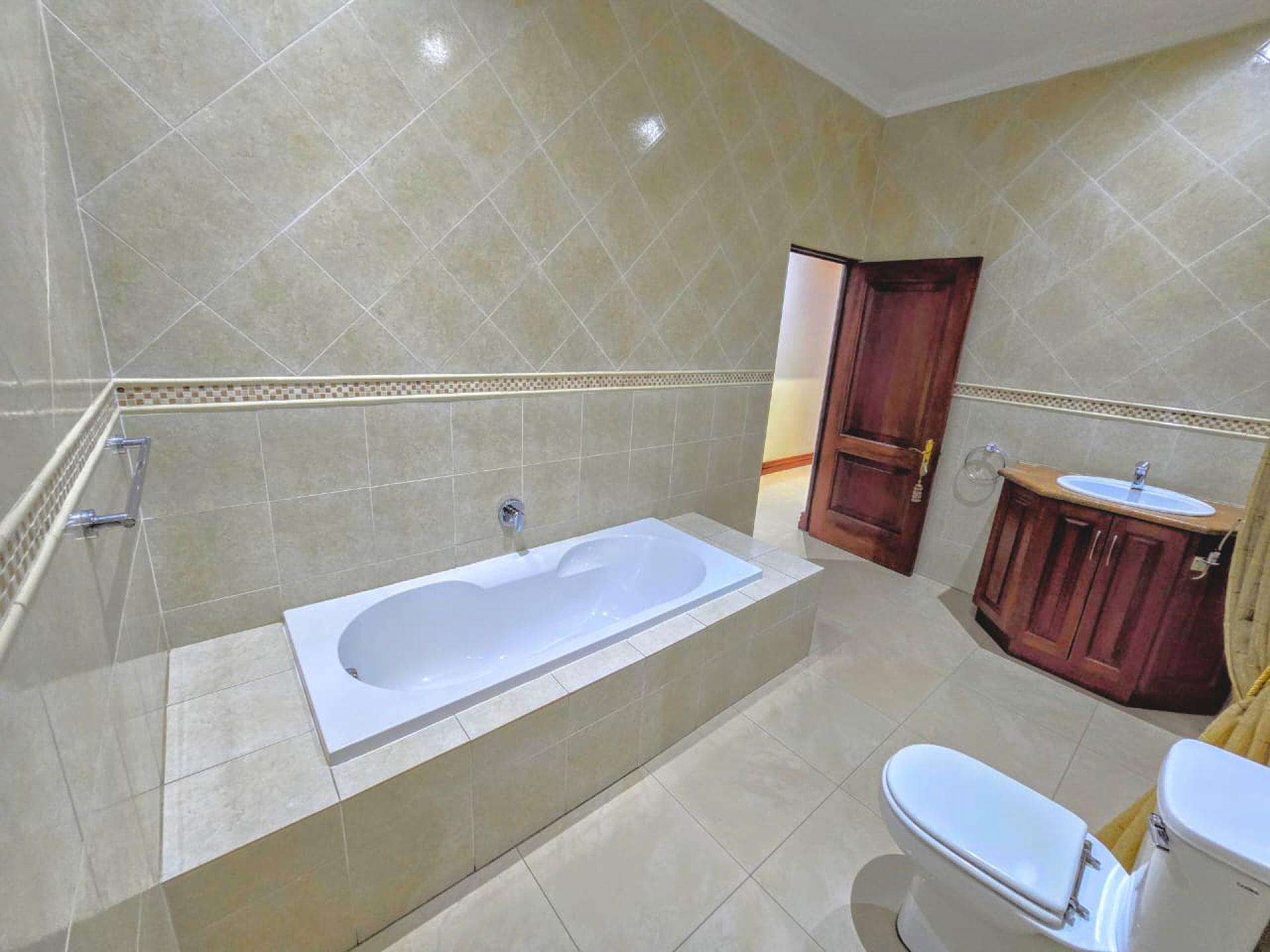  of property in Magalieskruin