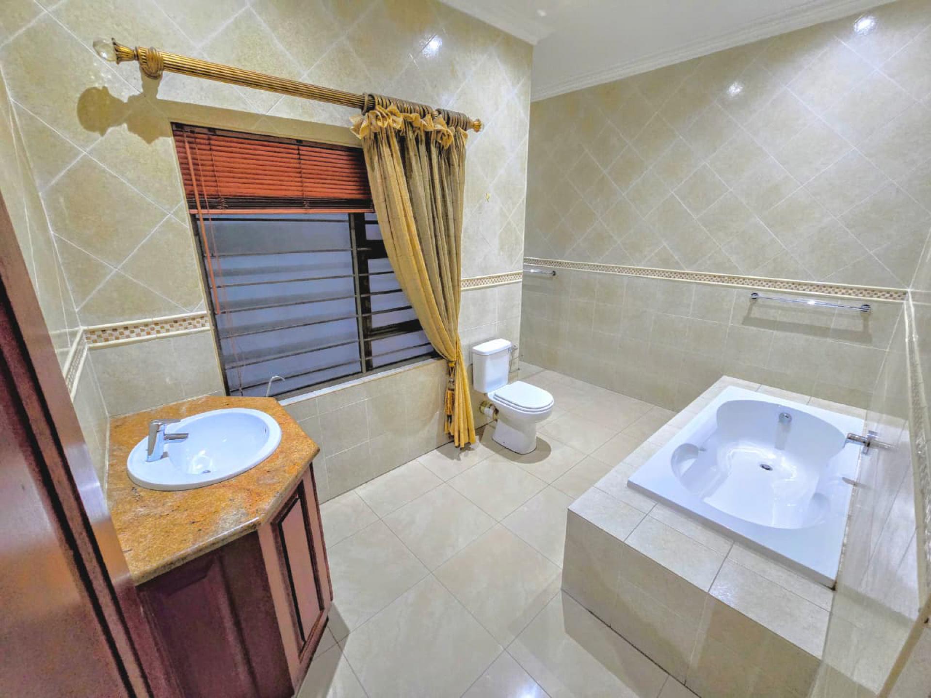  of property in Magalieskruin