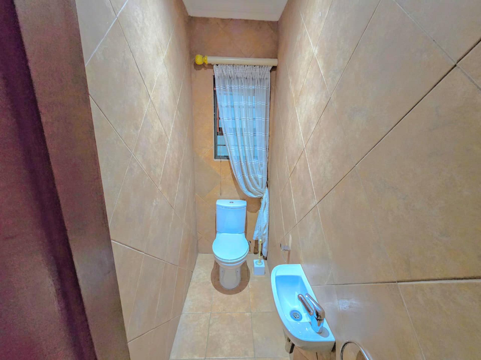  of property in Magalieskruin