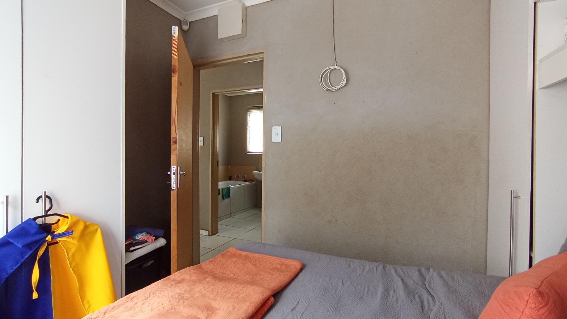 Bed Room 2 - 9 square meters of property in Soshanguve East