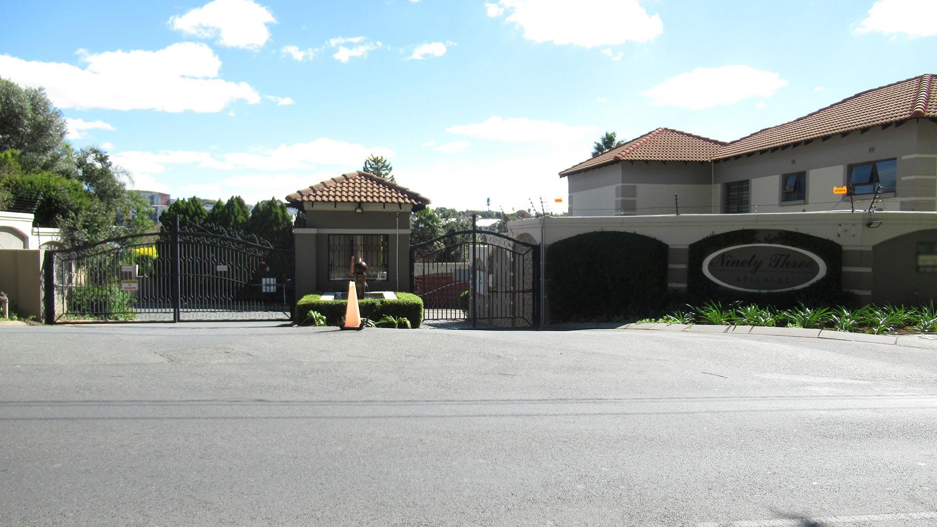 Front View of property in Noordhang